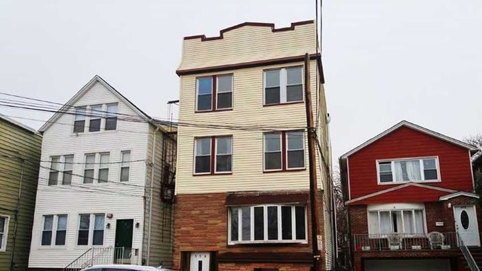 16-unit apartment building in Bayonne, NJ